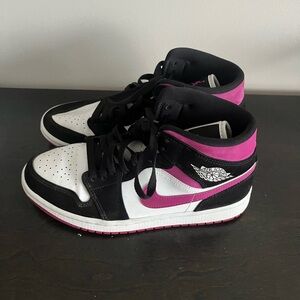 Nike Black and Pink Women's Sneakers